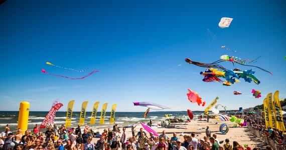 Niezapomniane show: kilkadziesiąt latawców w Ustce. Na tamtejszej plaży zakończył się Festiwal Latawców - wyjątkowe, wakacyjne wydarzenie! Zobaczcie, jak zagospodarowaliśmy podniebną przestrzeń, dodając jej koloru. 