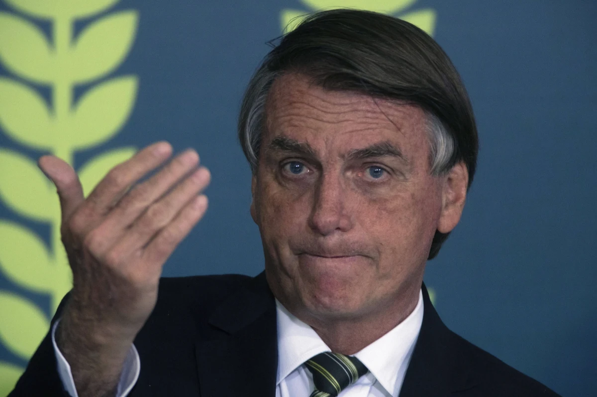 "Brazylia jest bliska porozumienia w sprawie zakupu znacznie tańszego oleju napędowego z Rosji" – ogłosił prawicowy prezydent Brazylii Jair Bolsonaro. Agencja Reutera ocenia to jako wynik przyjacielskich relacji Bolsonaro z Putinem.