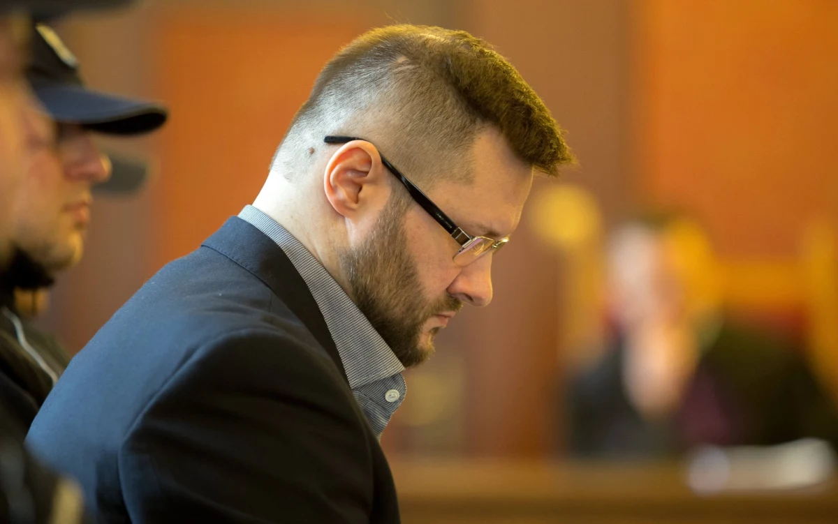 "Nie będę się już ubiegał o przedterminowe warunkowe zwolnienie i odbędę karę 25 lat pozbawienia wolności w pełnym wymiarze" – zapowiedział skazany za zabójstwo Ryszard Bogucki. Oświadczenie tej treści odczytał jego pełnomocnik. Bogucki odsiaduje wyrok za to, że w grudniu 1999 roku zastrzelił Andrzeja K., pseudonim Pershing, który był domniemanym bossem pruszkowskiej mafii. 