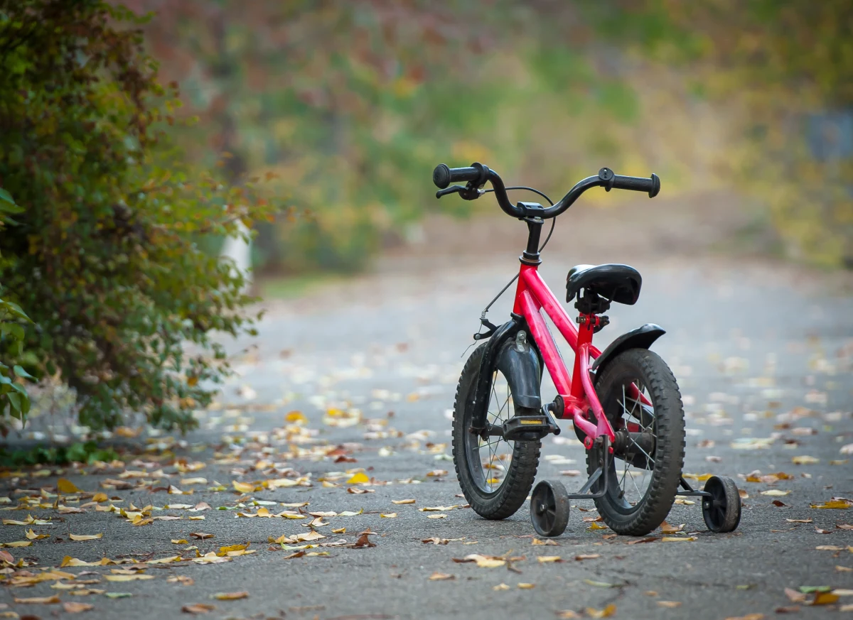 Zmarł pięciolatek potrącony przez samochód na drodze wojewódzkiej nr 120 w Zachodniopomorskiem. "Mimo podjętych czynności nie udało się dziecka uratować" - powiedziała PAP rzeczniczka prasowa rzeczniczka szpitala przy Unii Lubelskiej dr Joanna Woźnicka. Do wypadku doszło Wełtyniem a Gryfinem.

