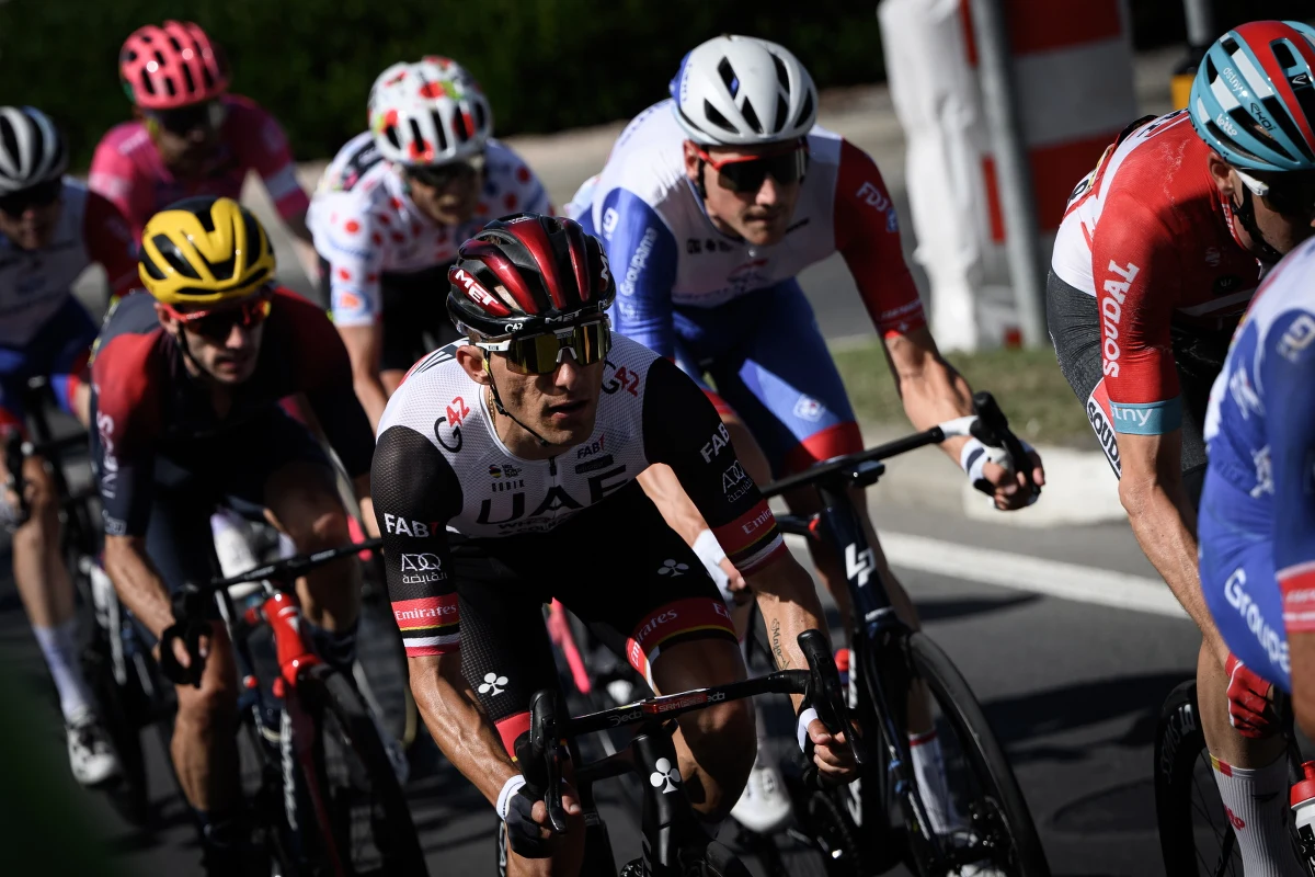 Rafał Majka otrzymał pozytywny wynik testu na koronawirusa, ale jedzie dalej w Tour de France. Z rywalizacji został wycofany Nowozelandczyk George Bennett - kolejny kolarz ekipy UAE.