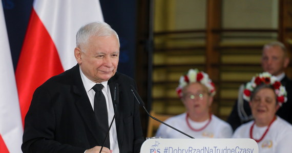 "Bylibyśmy dzisiaj dalej w naszym rozwoju, gdyby opozycja była inna - była normalną opozycją, krytykującą, atakującą, często złośliwie, często niesprawiedliwie, bo taka jest opozycja na całym świecie" - mówił w Grójcu szef PiS Jarosław Kaczyński. 