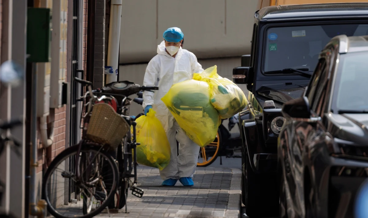 Po wykryciu zaledwie jednego zakażenia koronawirusem władze 320-tysięcznego miasta Wugang w prowincji Henan w środkowych Chinach wprowadziły "twardy lockdown" w związku z czym do czwartku mieszkańcy nie mogą opuszczać swoich domów - podaje agencja AFP. 