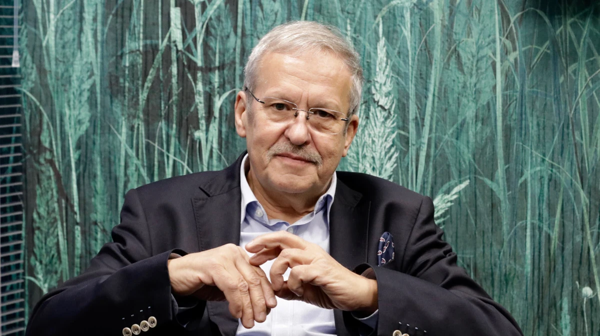 "Trzeba mieć świadomość, że nie można wykluczyć, iż w zimie będzie musiała być wprowadzona reglamentacja np. gazu. Z ropą sobie bardziej poradzimy, bo na rynkach światowych można ją kupić" - mówił w internetowym radiu RMF24 Janusz Steinhoff - były wicepremier i minister gospodarki. "Oczywiście odbiorcy komunalni gazu są chronieni, oni są poddani reglamentacji w ostatniej kolejności. Pierwszy jest przemysł, dlatego też to nie będzie ani łatwa zima, ani łatwy okres" - dodał gość Michała Zielińskiego w rozmowie "7 pytań o 7.07". 