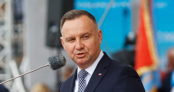 W czwartek prezydent Andrzej Duda ma podpisać ustawę, wprowadzającą wakacje kredytowe. Taką informacje przekazała jego kancelaria. To oznacza, że kredytobiorcy będą mieli tylko jeden dzień roboczy, by złożyć wniosek o skorzystanie z wakacji kredytowych w sierpniu. 