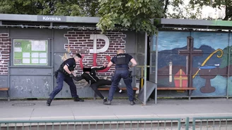 Atak nożownika w poznańskich tramwajach. Policja szuka świadków