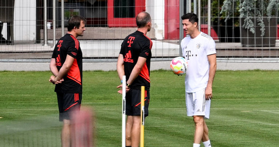 Po wakacyjnej przerwie Robert Lewandowski rano wznowił treningi z Bayernem Monachium. Według mediów nadal jednak prawdopodobne jest przejście kapitana piłkarskiej reprezentacji Polski do Barcelony.