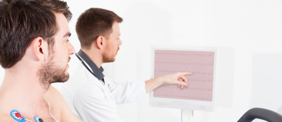 Elektrokardiograficzna próba wysiłkowa lub inaczej test wysiłkowy jest jedną z podstawowych metod diagnostyki kardiologicznej. Lekarze specjaliści często kierują na to badanie. Jest ono łatwo dostępne, nieinwazyjne, a przede wszystkim ocenia wiele czynników składających się na stan zdrowia chorego. 