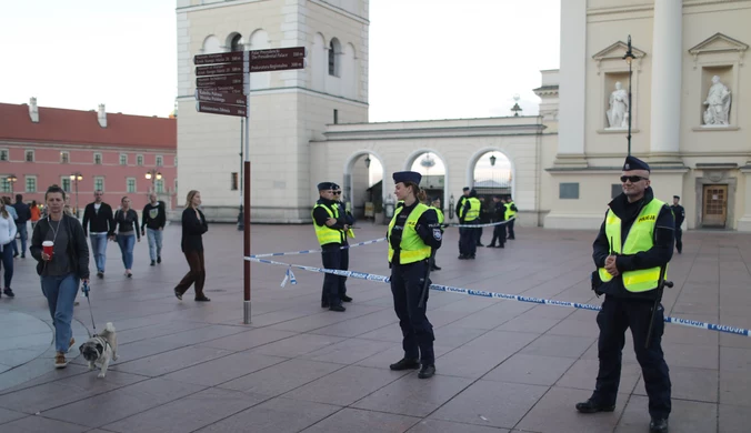 Są zarzuty dla mężczyzny, który podłożył pocisk na Krakowskim Przedmieściu