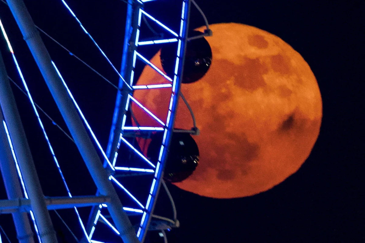 Dziś w nocy (14 lipca 2022) będzie można oglądać wyjątkowe zjawisko: pełnię Koźlego Księżyca. To tak zwana superpełnia, kiedy nasz naturalny satelita wydaje się nam większy i jaśniejszy niż zwykle.