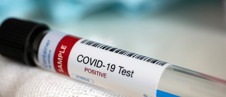 Przechorowanie raz Covid-u, nie gwarantuje, że infekcja nie rozwinie się u nas ponownie. Wraz z pojawianiem się nowych wariantów koronawirusa, reinfekcje zdarzają się coraz częściej. 
