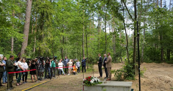 W lesie białuckim niedaleko miejscowości Iłowo Osada Komisja Ścigania Zbrodni Przeciwko Narodowi Polskiemu odkryła dwa masowe groby z czasów II wojny światowej. Pochowano w nich ok. 8 tys. ofiar. W większości byli to więźniowie KL Soldau (dzisiejsze Działdowo).


