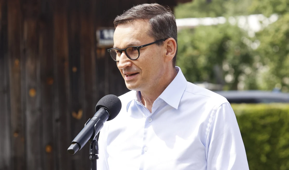Premier Mateusz Morawiecki zaapelował do Polaków, by ocieplali domy jeszcze przed obecnym sezonem i korzystali z przygotowanych w tym celu programów. Przypomniał, że kolejna odsłona programu "Czyste powietrze" pozwoli na prefinansowanie inwestycji termomodernizacyjnych.