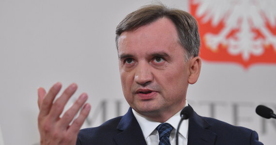 Komisja Europejska będzie chciała wykorzystać niczym wytrych dobrą wolę polskiego rządu, by szantażować i wymuszać kolejne zmiany - powiedział minister sprawiedliwości Zbigniew Ziobro, komentując zalecenia Komisji Europejskiej ws. praworządności w naszym kraju. 