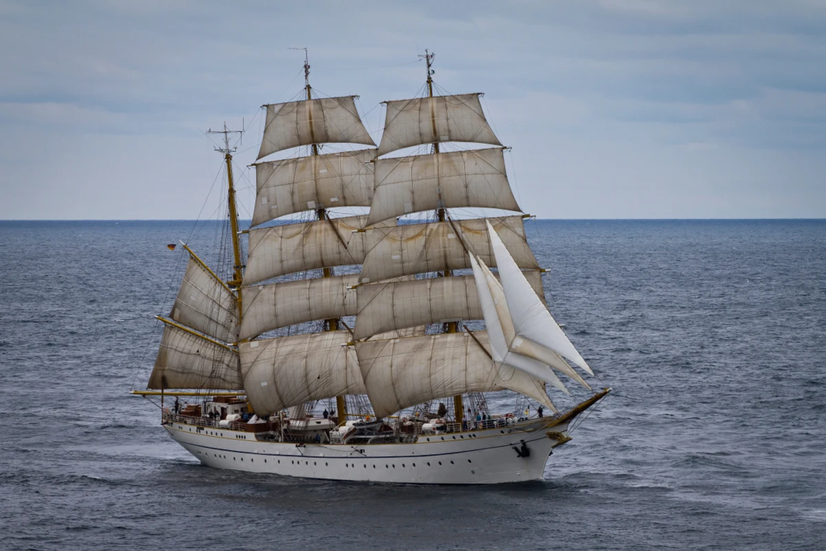 W ramach żeglarskiego święta "Żagle 2022". w sierpniu do Szczecina, po raz pierwszy, przypłynie wybudowany w 1958 roku niemiecki trójmasztowiec - Gorch Fock. W ubiegłym roku zakończył się jego remont za 135 milionów euro.