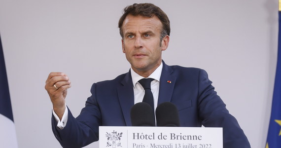 Prezydent Francji Emmanuel Macron wypowiadając się dla "Le Monde" oświadczył, że jest dumny ze wspierania Ubera i że "zrobiłby to ponownie". To reakcja na ujawnione w tym tygodniu przez brytyjski "The Guardian" tzw. akta Ubera. Wynika z nich m.in., że Macron potajemnie pomagał firmie we Francji, gdy był ministrem gospodarki.