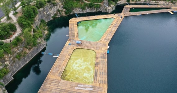 Kąpielsko na krakowskim Zakrzówku nie zostanie w tym sezonie otwarte - poinformował Urząd Miasta. Powód?  Przedłużająca się procedura przyłączenia prądu i basen dla dzieci za głęboki o 1 centymetr.

