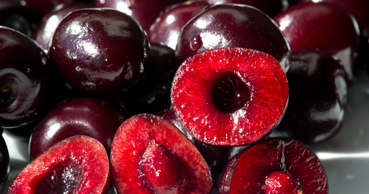 Tak gwałtownie wydrylujesz wiśnie. Wystarczy produkt z kuchennej szafki