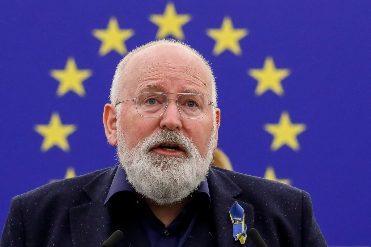 Wiceprzewodniczący Komisji Europejskiej ds. klimatu Frans Timmermans powiedział w Pradze, że Europa jest zjednoczona i nie da się jej podzielić w sprawie rosyjskiej inwazji na Ukrainę. Jego zdaniem to jedyny komunikat, jaki można wysłać na Kreml, a walka z kryzysem klimatycznym jest częścią tworzenia tej jedności.