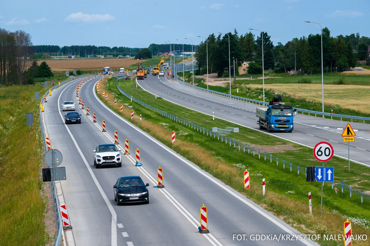 W czwartek udostępniono dla ruchu ponad 10 km drugiej jezdni drogi ekspresowej S7 Napierki - Mława. GDDKiA zapowiedziała, że w piątek kierowcy zyskają kolejne 2 km: od Pawłowa do węzła Dłużniewo, na odcinku Pieńki - Płońsk.

