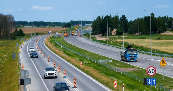 W czwartek udostępniono dla ruchu ponad 10 km drugiej jezdni drogi ekspresowej S7 Napierki - Mława. GDDKiA zapowiedziała, że w piątek kierowcy zyskają kolejne 2 km: od Pawłowa do węzła Dłużniewo, na odcinku Pieńki - Płońsk.

