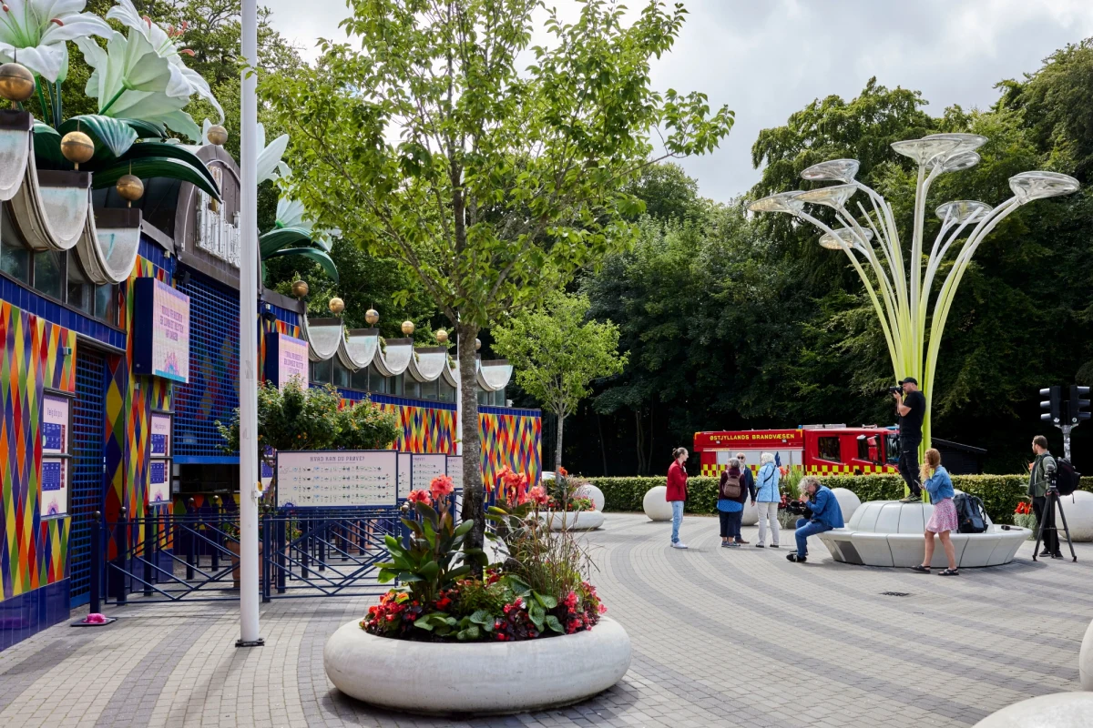 14-letnia dziewczyna zginęła w wypadku kolejki w wesołym miasteczku Tivoli Friheden w duńskim Aarhus. 13-letni chłopiec został ranny - poinformowała policja Jutlandii Wschodniej.