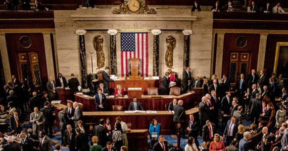 ​Izba Reprezentantów Kongresu USA uchwaliła w czwartek swoją wersję budżetu obronnego na rok finansowy 2023 w rekordowej wysokości 810 mld dolarów, o 37 mld dolarów wyższej niż przewidywał projekt prezydenta Joe Bidena.