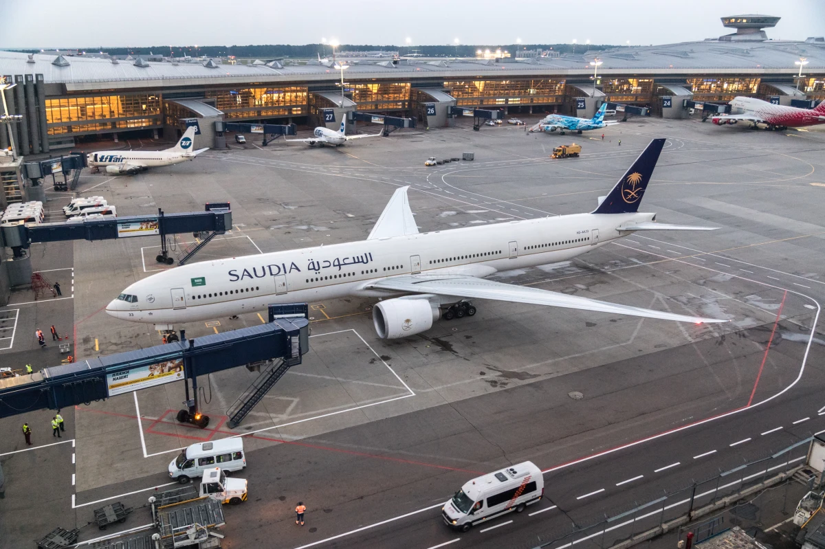 ​Arabia Saudyjska poinformowała w piątek, że otwiera swoją przestrzeń powietrzną "dla wszystkich przewoźników", co oznacza - jak się podkreśla - uchylenie długoletniego zakazu korzystania z tej przestrzeni przez Izrael. Prezydent USA Joe Biden powitał z zadowoleniem tę decyzję.