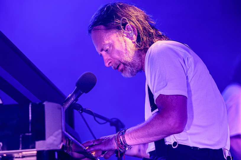 Thom Yorke zagrał na fortepianie i zaśpiewał piosenkę "Bloom" zespołu Radiohead z albumu "The King of Limbs". Utwór ten został umieszczony w reklamie kampanii Greenpeace, której celem jest szerzenie wiedzy na temat wymierania rekinów i w związku z tym, konieczności chronienia ich.

