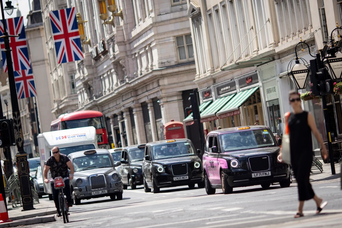 Już tylko 5 kandydatów zostało w wyścigu o stanowisko lidera brytyjskiej partii Konserwatystów i przeszłego premiera Wielkiej Brytanii. Trójka, która otrzymała najwięcej głosów wsparcia, to były minister finansów Rishi Sunak, obecna minister do spraw handlu Penny Mordaunt i szefowa dyplomacji Liz Truss.