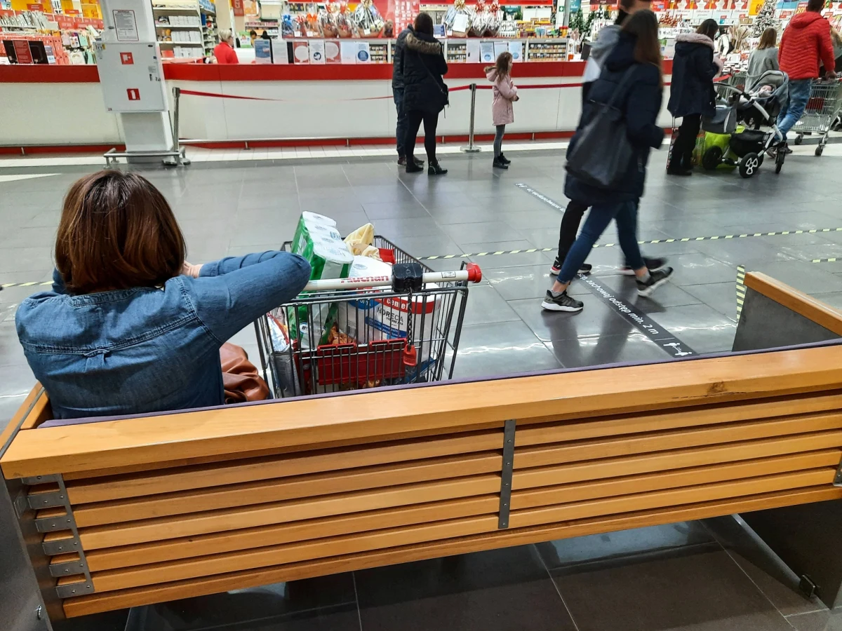 Olej droższy niż rok temu o 42 procent. Mąka i cukier niemal o 40 procent, wołowina o 32 procent, pieczywo o 28 procent, a mleko o 21 procent. W piątek GUS podał najnowsze inflacyjne dane. 