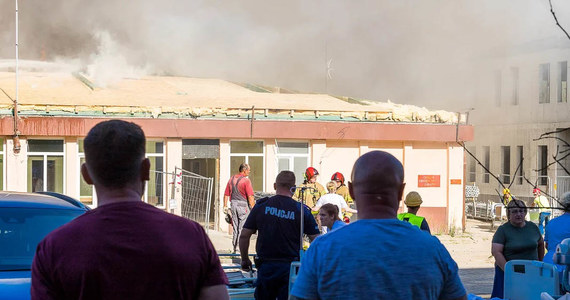 Wyjaśniane są okoliczności, w jakich doszło w czwartek do pożaru na remontowanym oddziale zakaźnym Wojewódzkiego Szpitala Zespolonego w Płocku. Spłonęło tam ok. 3 tys. metrów kw. dachu. W piątek zaplanowano oględziny miejsca zdarzenia.

