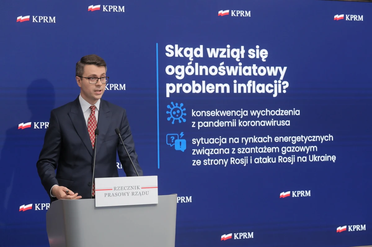 Trwa analiza kwestii związanych z dodatkowym opodatkowaniem nadmiarowych zysków spółek. Nie tylko Skarbu Państwa. Żadne wiążące decyzje w tej sprawie nie zapadły - powiedział w piątek rzecznik rządu Piotr Müller.
