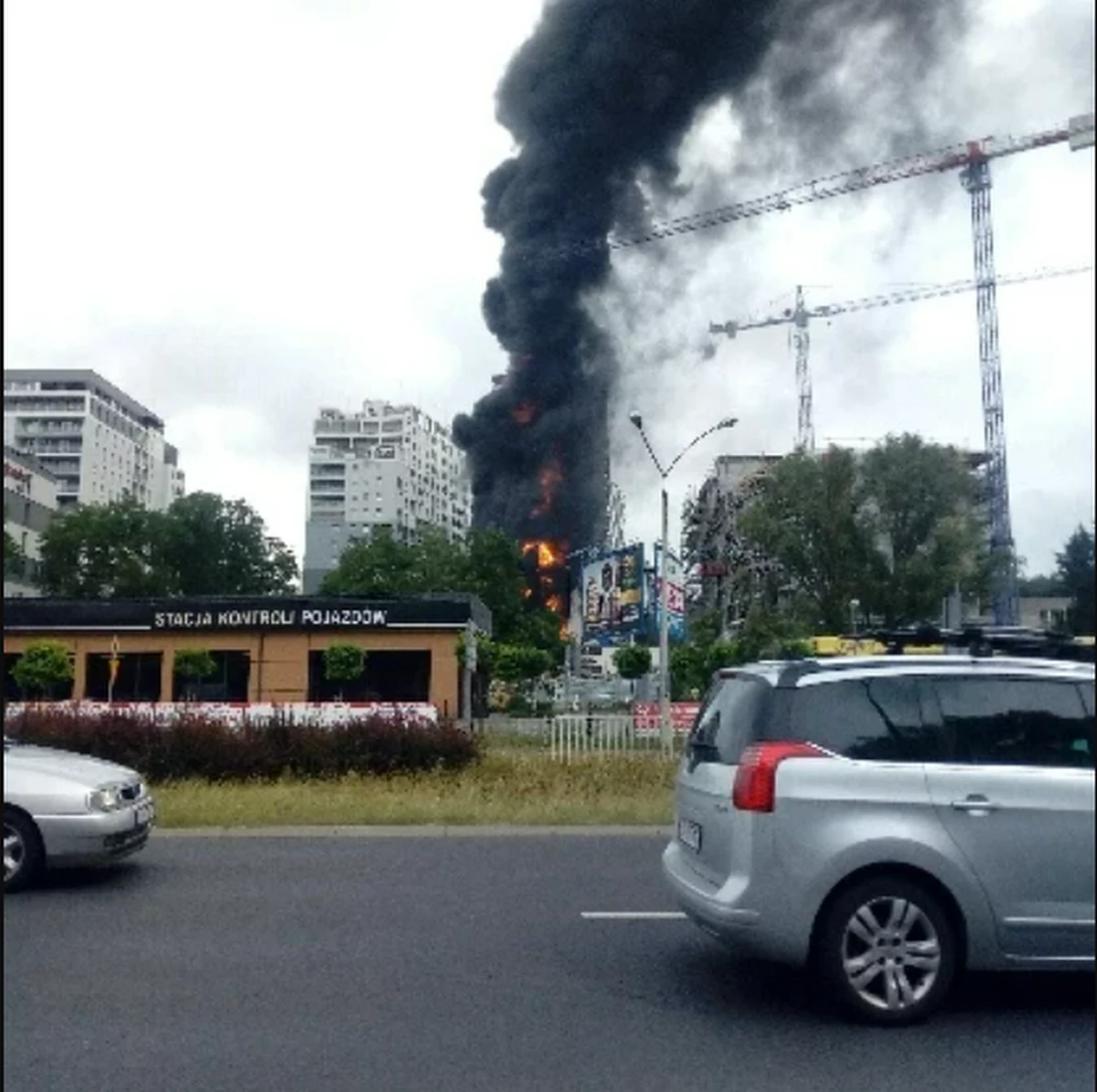 Prokuratura ustala przyczyny pożaru, który we wtorek wybuchł na budowie wieżowca przy ul. Północnej w Lublinie - podała w piątek PAP rzeczniczka Prokuratury Okręgowej w Lublinie Agnieszka Kępka. Strażacy oszacowali straty na 2,5 mln zł, a wartość mienia uratowanego - na 20 mln zł.

