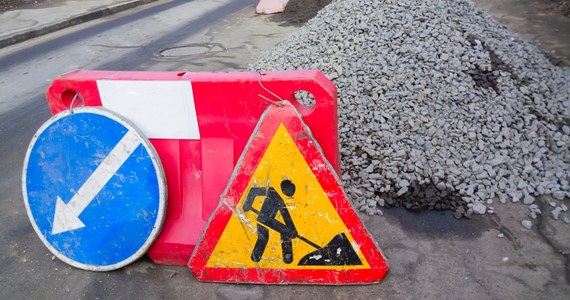 W weekend drogowcy będą wymieniać nawierzchnię ulicy Obozowej na odcinku od Dahlbergha do Ciołka. Niektóre autobusy i tramwaje zmienią swoje trasy. Kierowcy też muszą się liczyć z utrudnieniami.