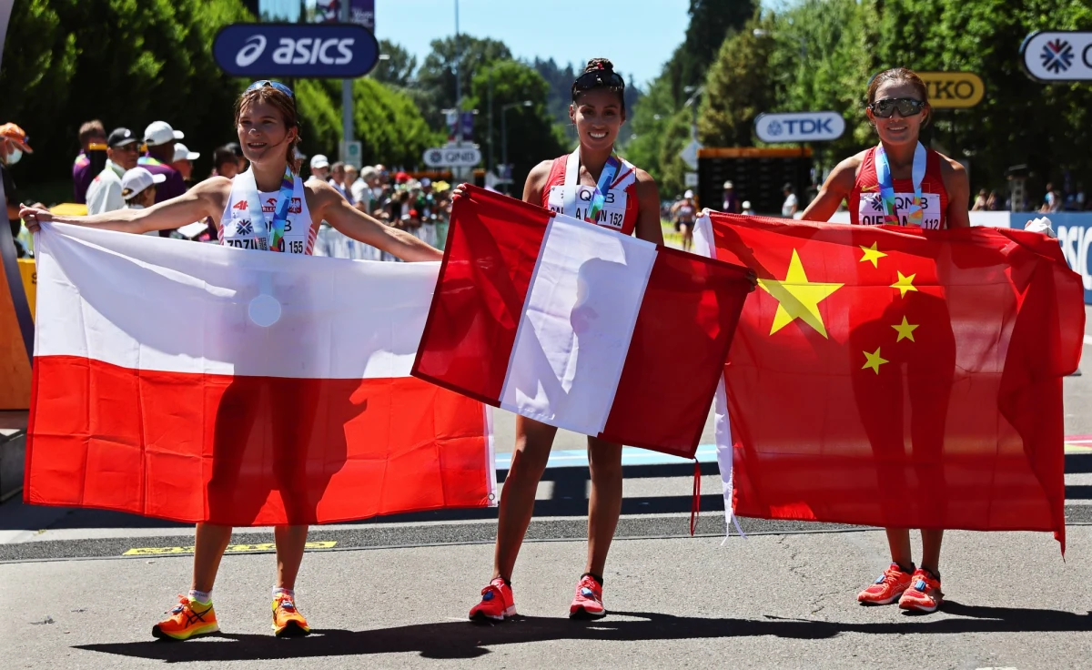 Katarzyna Zdziebło zdobyła srebrny medal w chodzie na 20 km w lekkoatletycznych mistrzostwach świata w Eugene. Polka wynikiem 1:27.31 poprawiła rekord kraju. Wygrała Kimberly Garcia Leon z Peru, a trzecia była Chinka Shijie Qieyang.