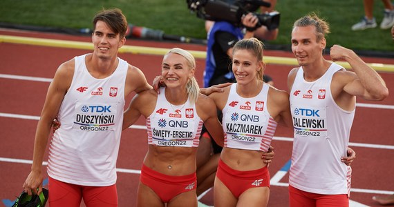 Polska sztafeta mieszana 4x400 m zajęła czwarte miejsce w finale lekkoatletycznych mistrzostw świata w Eugene. Złoty medal zdobyła Dominikana, druga była Holandia, a na trzecim stopniu podium uplasowali się Amerykanie.