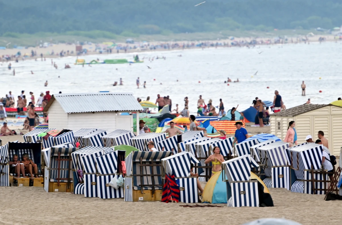 W sobotę niemal w całym kraju możliwe są przelotne opady deszczu. Pojawią się również burze. Wiatr lokalnie może osiągnąć prędkość  nawet do 100 km/h - informuje IMGW. Synoptycy wydali ostrzeżenia o burzach z gradem praktycznie dla całej Polski, oprócz południa kraju. 