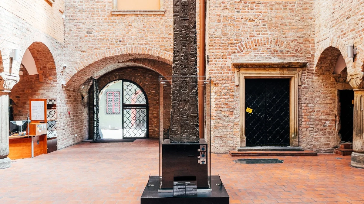 Mieszkańcy Poznania i turyści mogą już oglądać za darmo renesansowy dziedziniec Pałacu Górków - siedziby Muzeum Archeologicznego. Znajduje się tam między innymi unikatowy obelisk Ramzesa II.