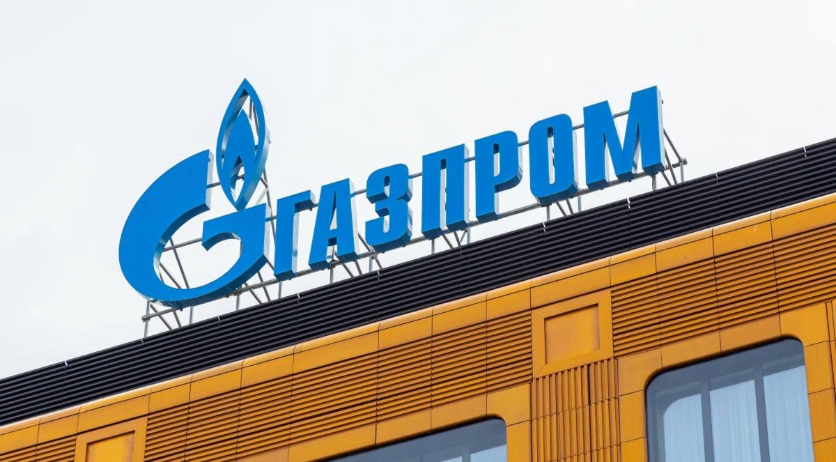 Rosja 11 lipca wstrzymała przesyłanie gazu rurociągiem Nord Stream 1, tłumacząc to koniecznością przeprowadzenia rutynowych prac konserwacyjnych. Taki remont odbywał się regularnie, ale w obecnych warunkach zdaje się ono mieć podłoże polityczne. Jego ponowne uruchomienie, zapowiadane pierwotnie na 21 lipca, Gazprom postawił pod dużym znakiem zapytania, informując, że serwisowana w Kanadzie turbina nadal nie dotarła do Rosji. Tymczasem niemiecki rząd uważa, że Gazprom blefuje, aby znaleźć pretekst, by nie wznawiać dostaw gazu do Niemiec - pisze w sobotę "Bild".