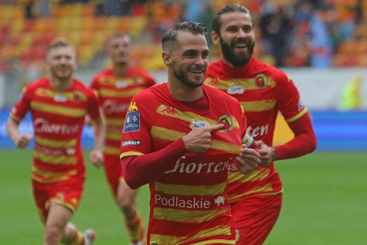 Udany był debiut Macieja Stolarczyka w roli trenera ekstraklasowych piłkarzy Jagiellonii Białystok. Stolarczyk zastąpił Piotra Nowaka, z którym klub zakończył współpracę. W sobotę drużyna z Podlasia zwyciężyła w pojedynku ligowym, na swoim stadionie, z Piastem Gliwice 2-0.