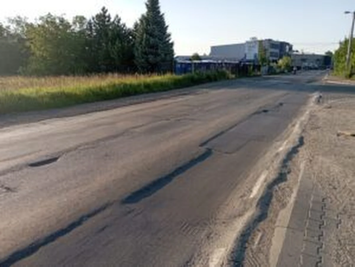 W poniedziałek ( 18 lipca) w Krakowie rozpoczną się kolejne remonty dróg. Tym razem drogowcy pojawią się na Pomorskiej, Półłanki, Łąkowej, Spytka z Melsztyna oraz Józefitów. Sprawdź szczegóły.