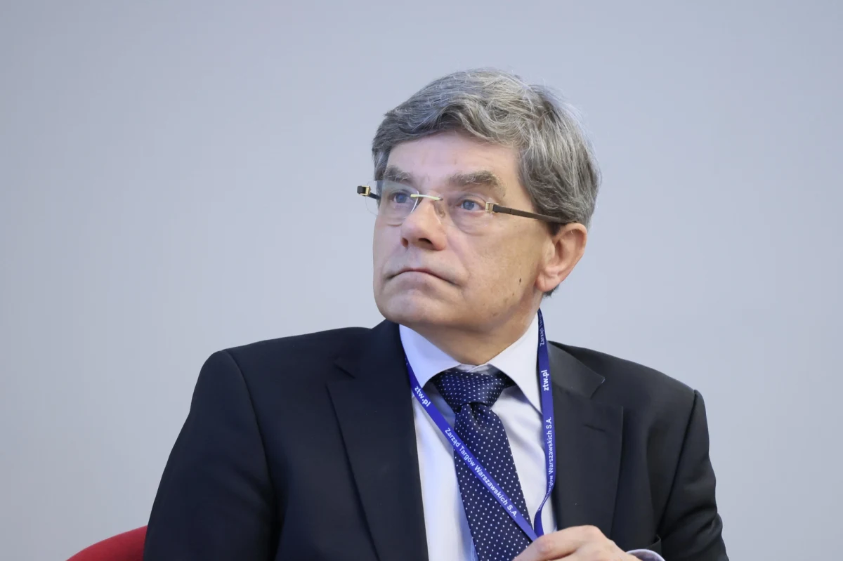 "Myślę, że opinia publiczna nie jest gotowa, żeby marznąć za Kijów. Jest natomiast gotowa do pewnych poświęceń, jeśli chodzi o ceny, które płaci" - mówił w internetowym radiu RMF24 dr Jerzy Marek Nowakowski, były ambasador RP na Łotwie i w Armenii pytany o to, jak wojna na Ukrainie i sankcje wobec Rosji przełożą się na sytuację w zachodniej Europie, mocno uzależnionej od rosyjskiego gazu. "W tej chwili rozstrzyga się, czy zdołamy izolować Rosję i ukarać ją za agresję, powstrzymać tę zmianę polityki światowej, jaką jest przewaga czynnika siły w polityce światowej - do tego tak naprawdę prowadzi rosyjska agresja - czy to starcie przegramy" - tłumaczył gość Michała Zielińskiego w rozmowie "7 pytań o 7:07". 