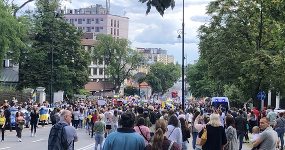 Pod hasłem #Terrorussia odbyła się manifestacja przed ambasadą Rosji w Warszawie. "Świat powinien postrzegać Rosję jako terrorystę" - podkreślali zgromadzeni.