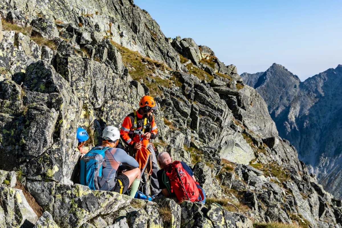 Powodzeniem zakończyła się wyprawa słowackich ratowników po troje Polaków, którzy utknęli w południowej ścianie Kieżmarskiego Szczytu w Tatrach Wysokich.