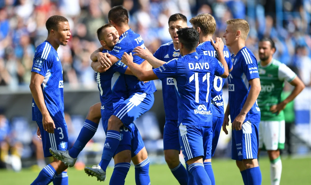 Piłkarze Wisły Płock znakomicie zainaugurowali sezon Ekstraklasy, pokonując w niedzielę na własnym boisku Lechię Gdańsk 3-0.