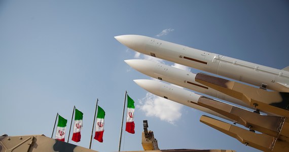 ​Iran posiada techniczne zdolności do wyprodukowania broni nuklearnej, jednak nie podjął jeszcze decyzji, czy to zrobić - powiedział w niedzielę Kamal Charrazi, doradca najwyższego przywódcy duchowo-politycznego Iranu ajatollaha Alego Chameneiego.