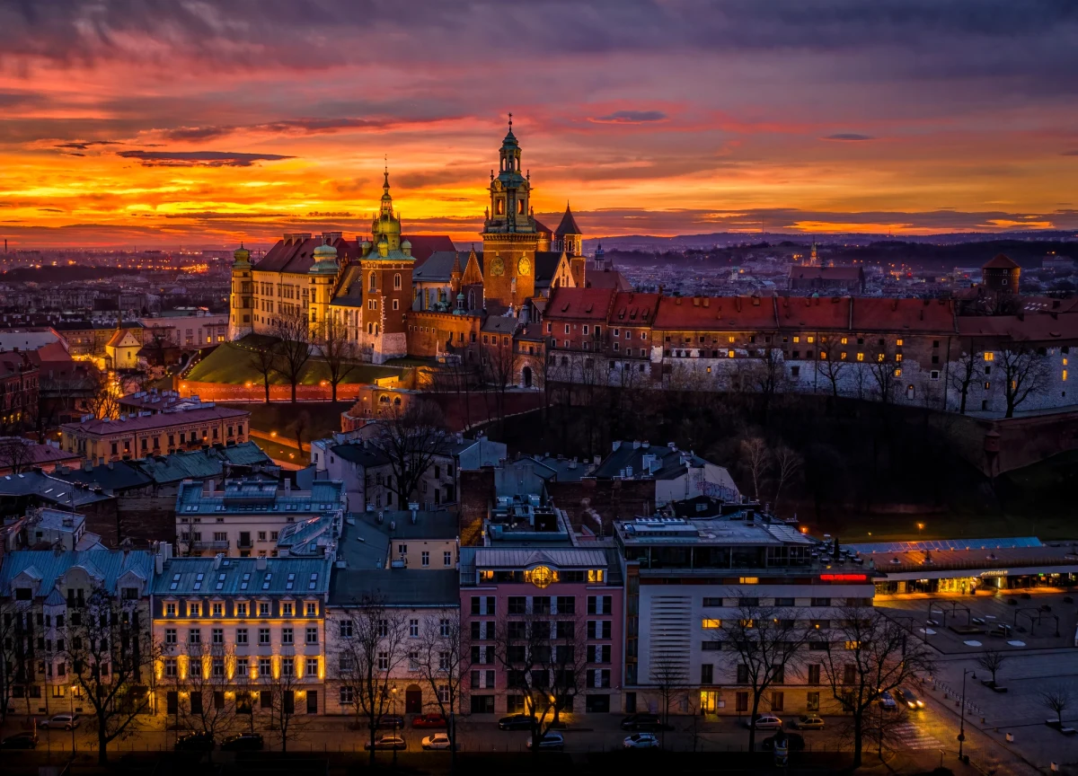 Kraków znalazł się wśród 15 najlepszych turystycznie miast w Europie według czytelników amerykańskiego magazynu "Travel+Leisure". Stolica Małopolski w rankingu znalazła się wyżej niż m.in. Madryt, Wiedeń czy Salzburg.