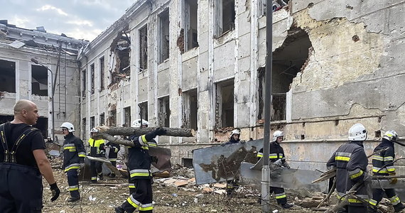 Szef Służby Bezpieczeństwa Ukrainy (SBU) Iwan Bakanow i prokurator generalna Iryna Wenediktowa są odsunięci od pełnienia obowiązków, co nie oznacza ich zwolnienia - wyjaśniło biuro prezydenta Ukrainy.