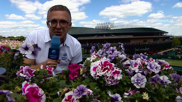 Unikalny ponad 45-minutowy wideo reportaż z dwutygodniowych zmagań na kortach Wimbledonu. Zaglądamy do kulis najbardziej prestiżowego turnieju tenisowego na świecie!

Z ciekawostek:

W puli nagród tegorocznego wielkoszlemowego turnieju tenisowego na kortach trawiastych Wimbledonu była rekordowa kwota 40 350 000 funtów. Triumfatorzy rywalizacji w grze pojedynczej zarobili po dwa mln.

Costeen Hatzi i Halimah Kyrgios - one wspierały Nicka Kyrgiosa na Wimbledonie
Costeen Hatzi i Halimah Kyrgios - one wspierały Nicka Kyrgiosa na Wimbledonie
W ubiegłym roku pula nagród nieznacznie przekroczyła 35 mln funtów, a zwycięzcom singla przypadło po 1,7 mln. Jeden funt to równowartość ok. 5,48 zł.

 

Nagrody finansowe dla uczestników Wimbledonu 2022 (kwoty w funtach):

 

gra pojedyncza

 

1. runda - 50 tys.

2. runda - 78 tys.

3. runda - 120 tys.

1/8 finału - 190 tys.

ćwierćfinał - 310 tys.

półfinał - 535 tys.

2. miejsce - 1,05 mln

zwycięstwo - 2 mln

 

debel

 

1. runda - 12,5 tys.

2. runda - 20 tys.

1/8 finału - 33 tys.

ćwierćfinał - 67 tys.

półfinał - 135 tys.

2. miejsce - 270 tys.

zwycięstwo - 540 tys.

MC, PAP